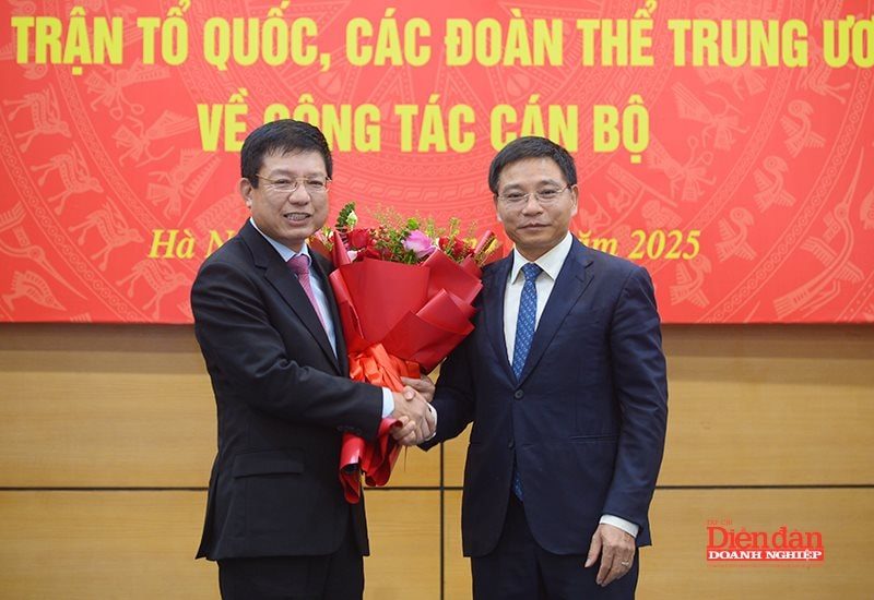 Thứ trưởng Bộ Tài chính Hồ Sỹ Hùng được điều động làm Bí thư Đảng uỷ VCCI Thứ trưởng Bộ Tài chính Hồ Sỹ Hùng được điều động làm Bí thư Đảng uỷ VCCI