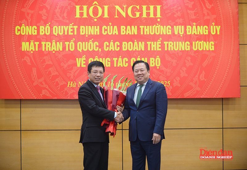 Thứ trưởng Bộ Tài chính Hồ Sỹ Hùng được điều động làm Bí thư Đảng uỷ VCCI Thứ trưởng Bộ Tài chính Hồ Sỹ Hùng được điều động làm Bí thư Đảng uỷ VCCI