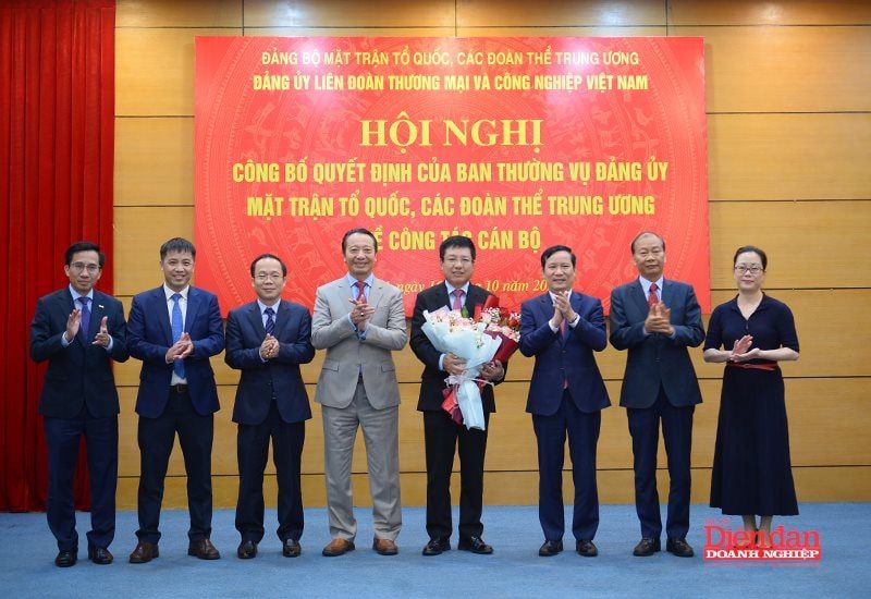 Thứ trưởng Bộ Tài chính Hồ Sỹ Hùng được điều động làm Bí thư Đảng uỷ VCCI Thứ trưởng Bộ Tài chính Hồ Sỹ Hùng được điều động làm Bí thư Đảng uỷ VCCI