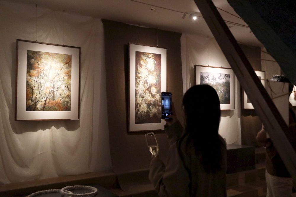 Dấu ấn tiên phong của fiber art tại Việt Nam: Khi sợi hóa thân thành tranh vẽ Dấu ấn tiên phong của fiber art tại Việt Nam: Khi sợi hóa thân thành tranh vẽ