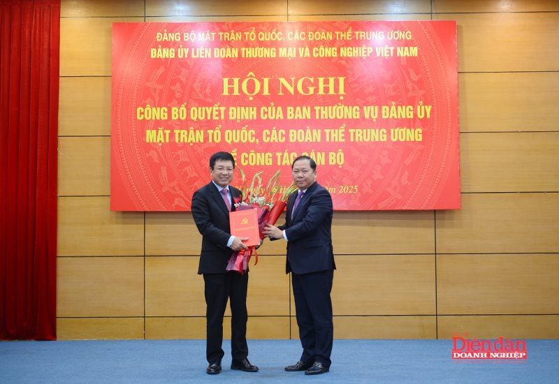 Thứ trưởng Bộ Tài chính Hồ Sỹ Hùng được điều động làm Bí thư Đảng uỷ VCCI Thứ trưởng Bộ Tài chính Hồ Sỹ Hùng được điều động làm Bí thư Đảng uỷ VCCI
