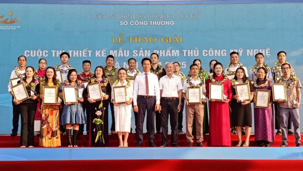 Trao giải cuộc thi thiết kế mẫu sản phẩm thủ công mỹ nghệ Hà Nội 2025 Trao giải cuộc thi thiết kế mẫu sản phẩm thủ công mỹ nghệ Hà Nội 2025