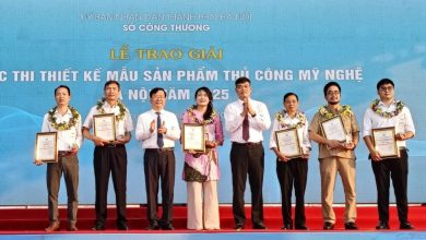 Trao giải cuộc thi thiết kế mẫu sản phẩm thủ công mỹ nghệ Hà Nội 2025 Trao giải cuộc thi thiết kế mẫu sản phẩm thủ công mỹ nghệ Hà Nội 2025