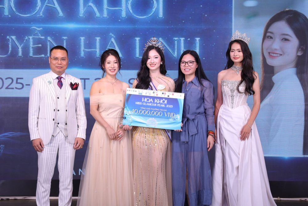 Nữ sinh Kinh tế phát triển UEB đạt giải hoa khôi sinh viên Miss Glamour Pearl 2025 Nữ sinh Kinh tế phát triển UEB đạt giải hoa khôi sinh viên Miss Glamour Pearl 2025
