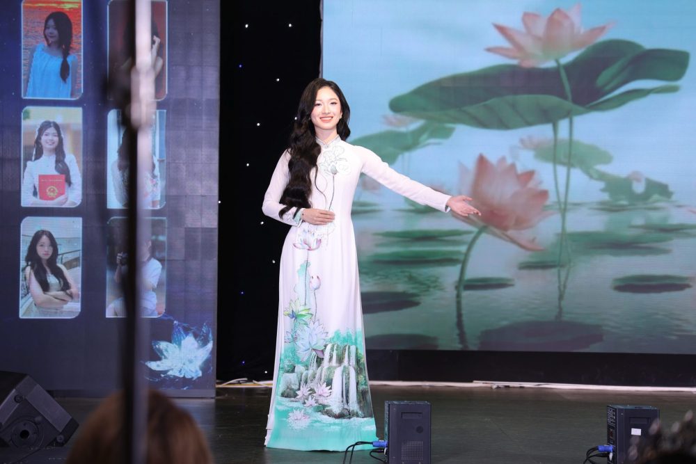 Nữ sinh Kinh tế phát triển UEB đạt giải hoa khôi sinh viên Miss Glamour Pearl 2025 Nữ sinh Kinh tế phát triển UEB đạt giải hoa khôi sinh viên Miss Glamour Pearl 2025