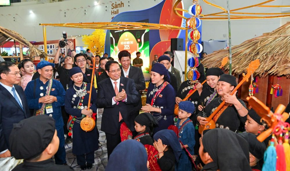 Thủ tướng Phạm Minh Chính: Hội chợ Mùa Thu phải thể hiện bản sắc Việt Nam hội nhập và sáng tạo Thủ tướng Phạm Minh Chính: Hội chợ Mùa Thu phải thể hiện bản sắc Việt Nam hội nhập và sáng tạo