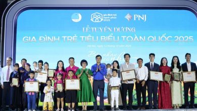 Vinh danh 10 “Gia đình trẻ hạnh phúc” năm 2025 Vinh danh 10 “Gia đình trẻ hạnh phúc” năm 2025