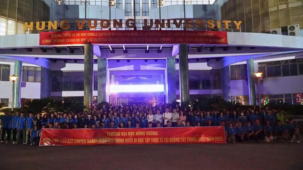 Giá trị lớn nhất của hành trình du học là ở những trái tim ta đã chạm vào, bằng sự sẻ chia và yêu thương Giá trị lớn nhất của hành trình du học là ở những trái tim ta đã chạm vào, bằng sự sẻ chia và yêu thương