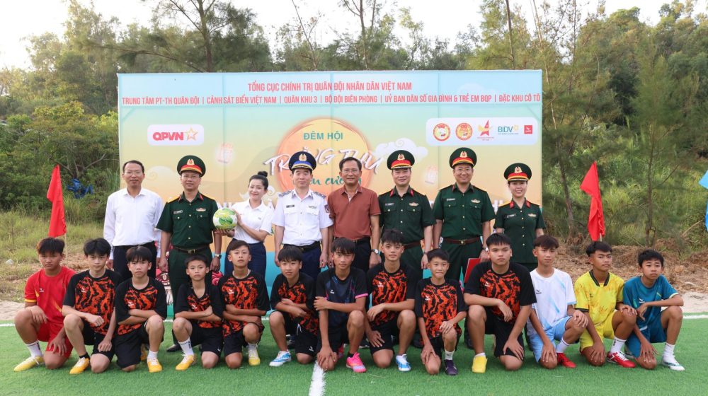 Trăng muộn trên đảo Cô Tô Trăng muộn trên đảo Cô Tô