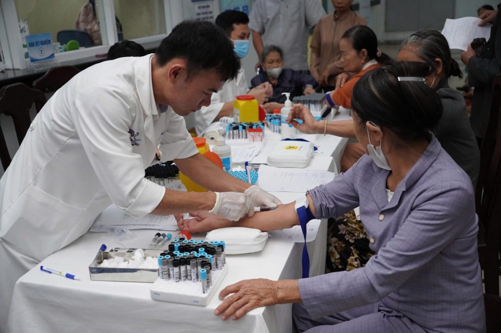 Chương trình CAREME khám bệnh miễn phí cho hơn 1000 người dân Huế Chương trình CAREME khám bệnh miễn phí cho hơn 1000 người dân Huế