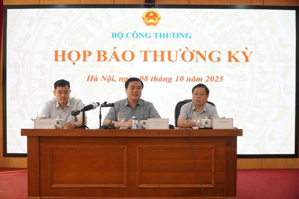 Xuất nhập khẩu tiếp tục là điểm sáng nổi bật của nền kinh tế Xuất nhập khẩu tiếp tục là điểm sáng nổi bật của nền kinh tế