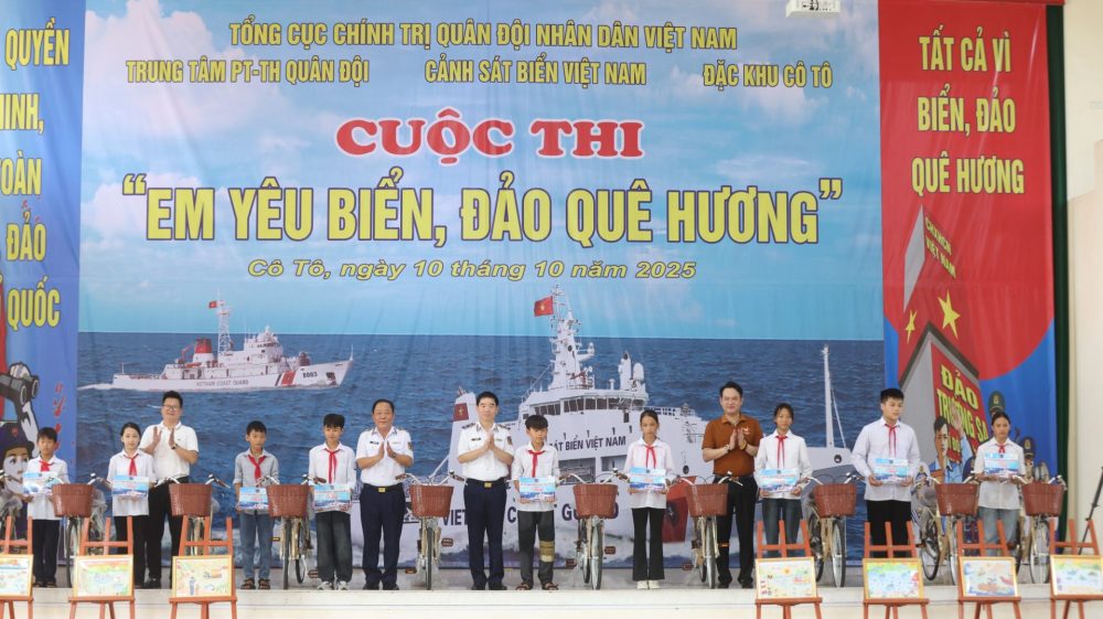 Trăng muộn trên đảo Cô Tô Trăng muộn trên đảo Cô Tô