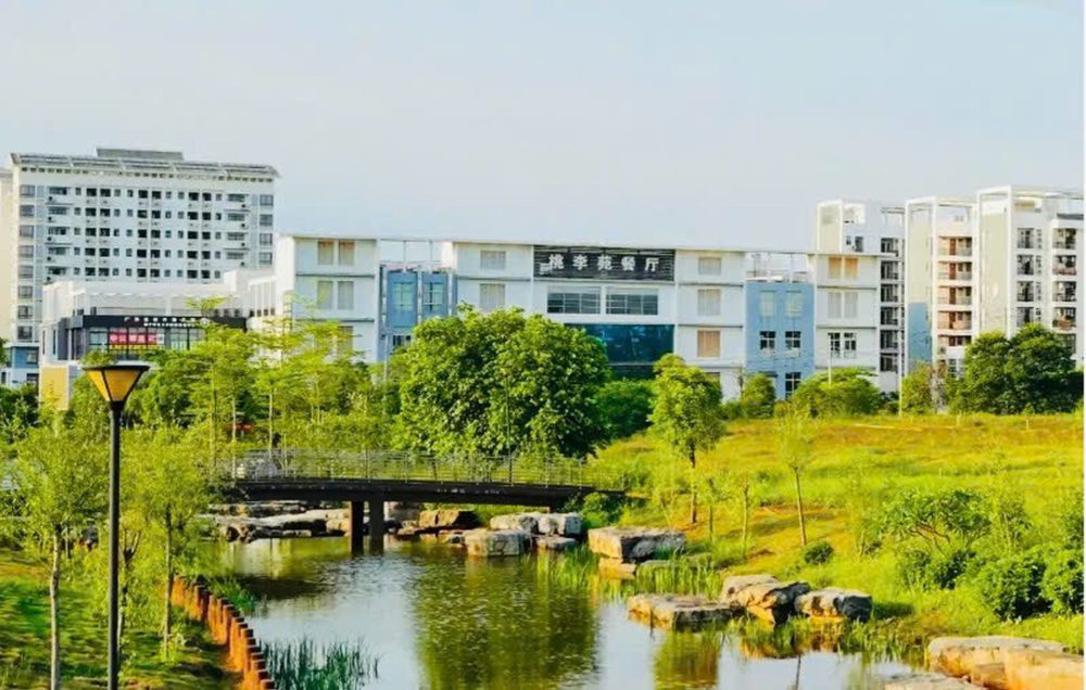 Giá trị lớn nhất của hành trình du học là ở những trái tim ta đã chạm vào, bằng sự sẻ chia và yêu thương Giá trị lớn nhất của hành trình du học là ở những trái tim ta đã chạm vào, bằng sự sẻ chia và yêu thương