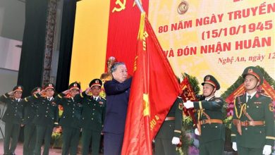 Tổng Bí thư Tô Lâm trao Huân chương Hồ Chí Minh cho Quân khu 4 nhân dịp kỷ niệm 80 năm truyền thống Tổng Bí thư Tô Lâm trao Huân chương Hồ Chí Minh cho Quân khu 4 nhân dịp kỷ niệm 80 năm truyền thống