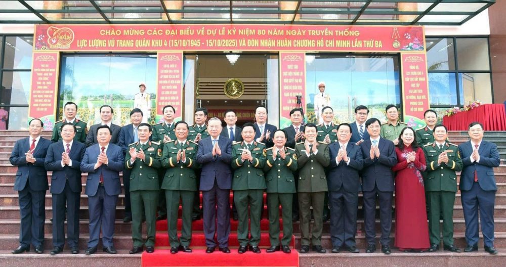 Tổng Bí thư Tô Lâm trao Huân chương Hồ Chí Minh cho Quân khu 4 nhân dịp kỷ niệm 80 năm truyền thống Tổng Bí thư Tô Lâm trao Huân chương Hồ Chí Minh cho Quân khu 4 nhân dịp kỷ niệm 80 năm truyền thống
