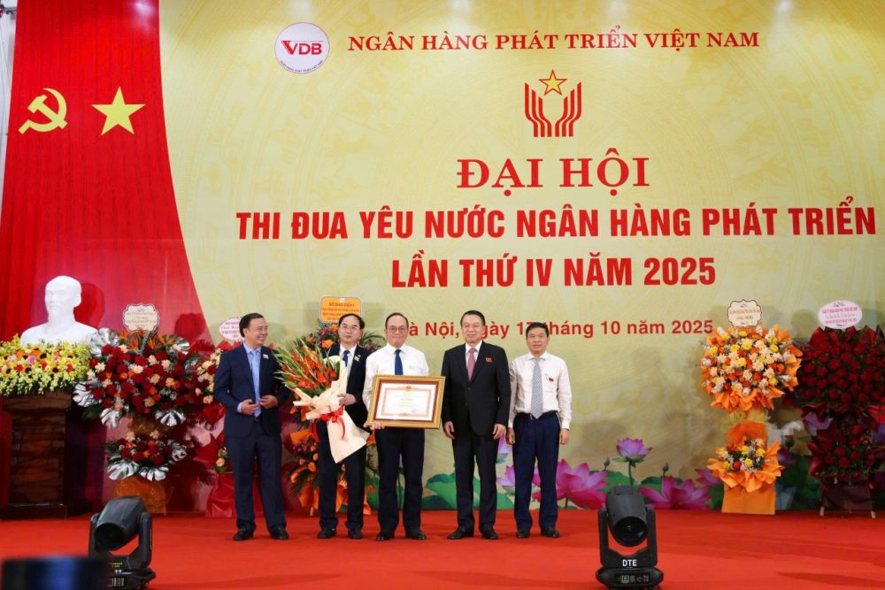 Ngân hàng Phát triển Việt Nam: Phong trào thi đua phát huy sức mạnh, tạo động lực phát triển Ngân hàng Phát triển Việt Nam: Phong trào thi đua phát huy sức mạnh, tạo động lực phát triển