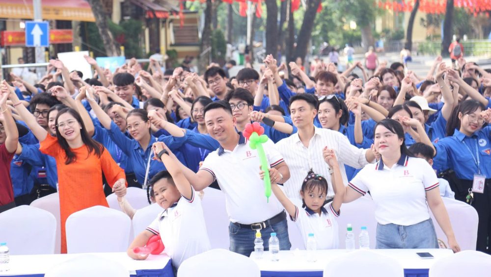 Khai mạc ngày hội “Gia đình trẻ hạnh phúc” với chủ đề “Bên nhau, mình là Nhà – Viết hành trình yêu thương” Khai mạc ngày hội “Gia đình trẻ hạnh phúc” với chủ đề “Bên nhau, mình là Nhà – Viết hành trình yêu thương”