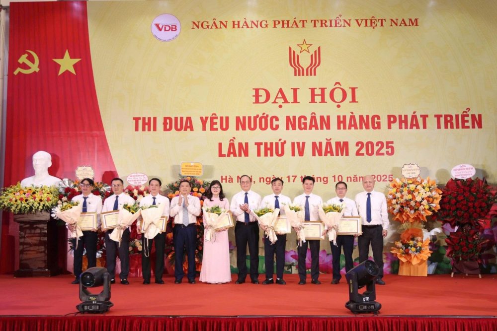 Ngân hàng Phát triển Việt Nam: Phong trào thi đua phát huy sức mạnh, tạo động lực phát triển Ngân hàng Phát triển Việt Nam: Phong trào thi đua phát huy sức mạnh, tạo động lực phát triển