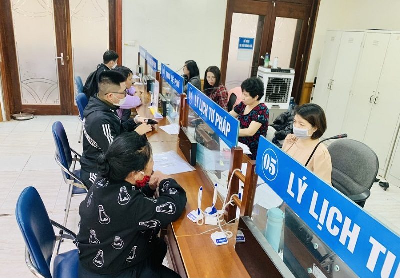 Ninh Bình đẩy mạnh phân cấp thủ tục hành chính: Tạo thuận lợi cho người dân và doanh nghiệp Ninh Bình đẩy mạnh phân cấp thủ tục hành chính: Tạo thuận lợi cho người dân và doanh nghiệp