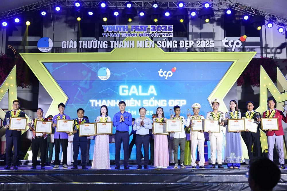 Tôn vinh những trái tim đẹp, lan tỏa năng lượng tích cực trong cộng đồng Tôn vinh những trái tim đẹp, lan tỏa năng lượng tích cực trong cộng đồng