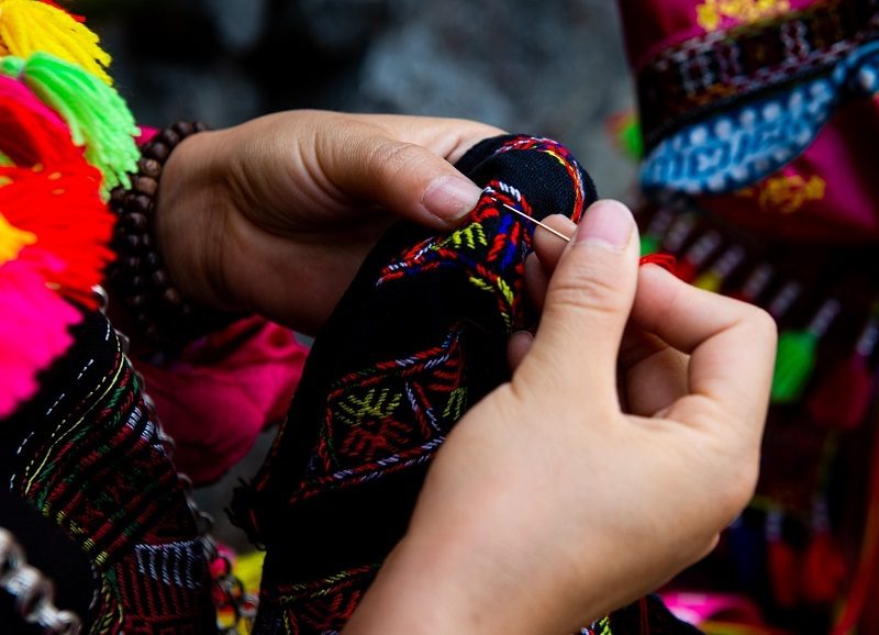 Rực rỡ sắc màu trang phục của người Lô Lô đen ở Hà Giang