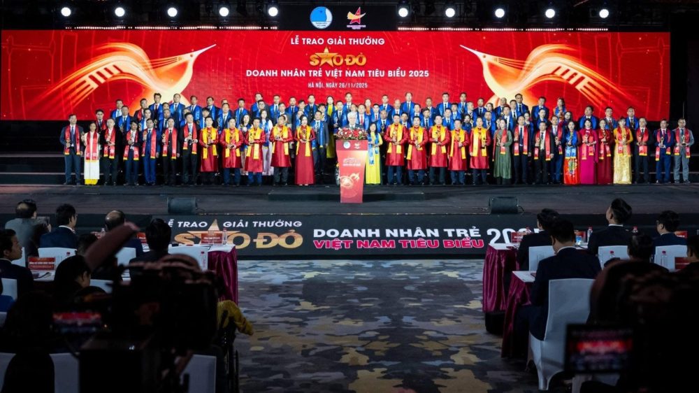 CEO CareerViet ghi dấu ấn tại giải thưởng Sao Đỏ - Doanh nhân trẻ Việt Nam