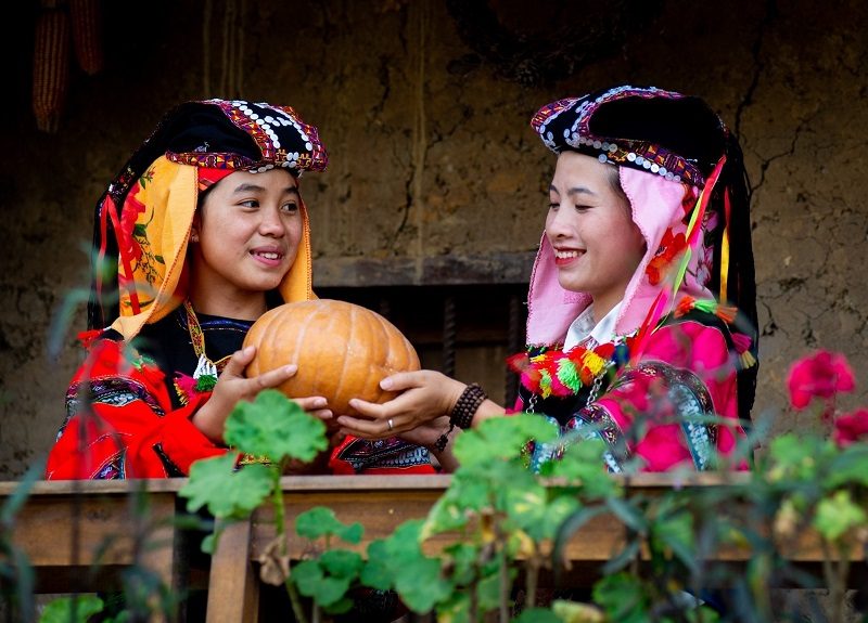 Rực rỡ sắc màu trang phục của người Lô Lô đen ở Hà Giang