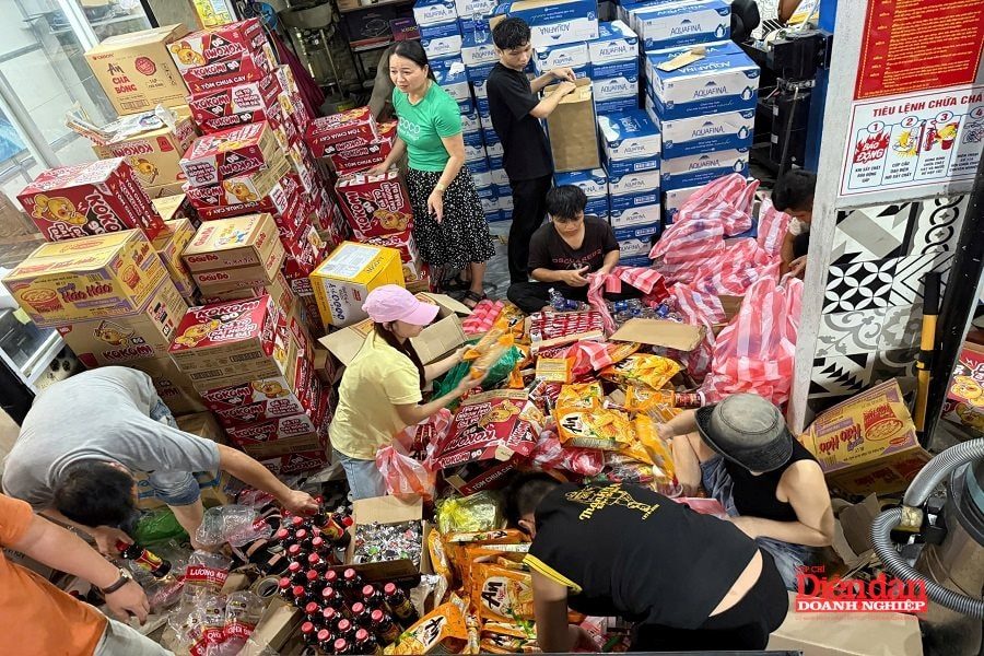 Diễn đàn Doanh nghiệp đến với người dân vùng lũ Diễn đàn Doanh nghiệp đến với người dân vùng lũ