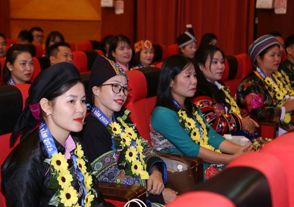 “Chia sẻ cùng thầy cô 2025”: Lan tỏa tri ân và dấu ấn xã hội hóa vì giáo dục vùng biên “Chia sẻ cùng thầy cô 2025”: Lan tỏa tri ân và dấu ấn xã hội hóa vì giáo dục vùng biên