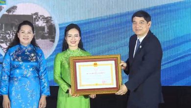 Trường THCS Dịch Vọng kỷ niệm 70 năm thành lập và đón nhận Huân chương Lao động hạng Ba