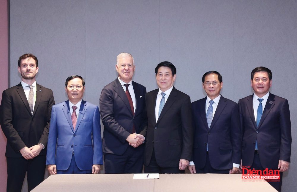 Việt Nam kêu gọi triển khai AI có trách nhiệm tại APEC CEO Summit 2025