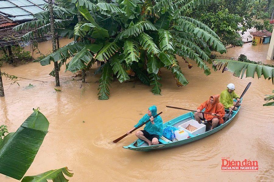 Diễn đàn Doanh nghiệp đến với người dân vùng lũ Diễn đàn Doanh nghiệp đến với người dân vùng lũ