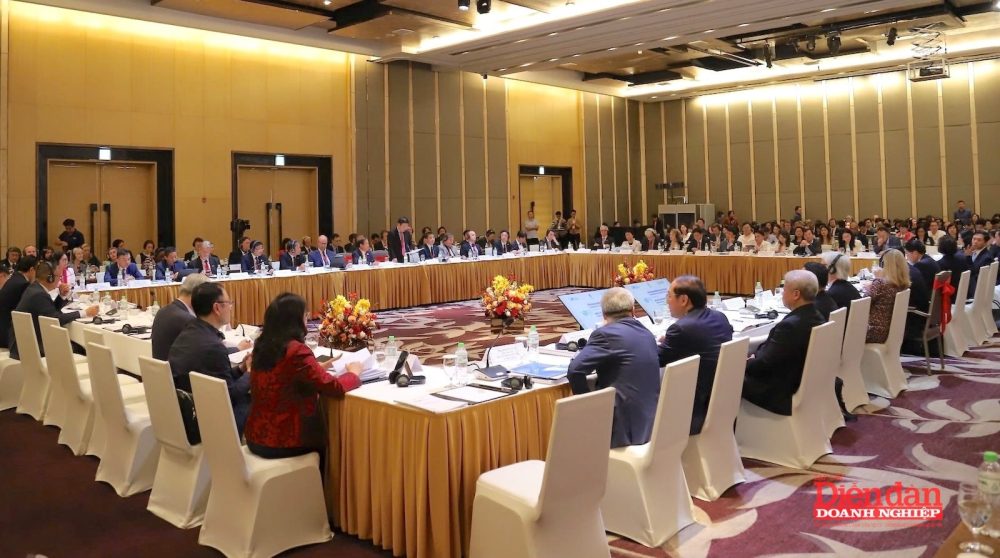 Chủ tịch VCCI: Cộng đồng doanh nghiệp cam kết đồng hành cùng Chính phủ chuyển đổi xanh trong kỷ nguyên số Chủ tịch VCCI: Cộng đồng doanh nghiệp cam kết đồng hành cùng Chính phủ chuyển đổi xanh trong kỷ nguyên số