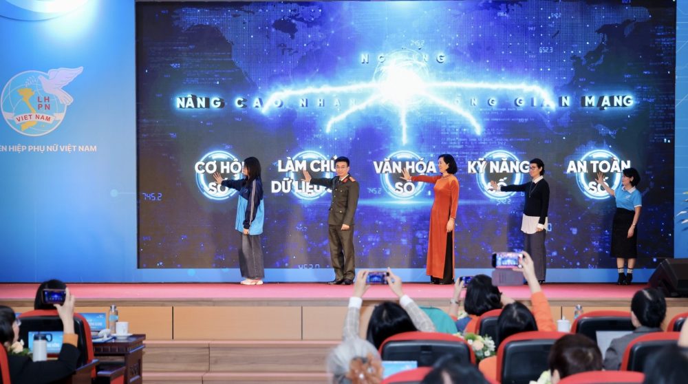 Phụ nữ làm chủ không gian số: Vai trò dẫn dắt của Hội Liên hiệp Phụ nữ Việt Nam Phụ nữ làm chủ không gian số: Vai trò dẫn dắt của Hội Liên hiệp Phụ nữ Việt Nam