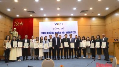 VCCI trao chứng nhận hội viên chính thức đợt 2/2025