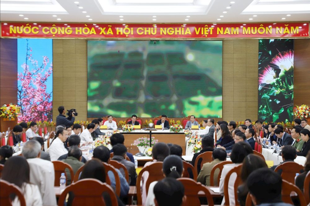 Đối thoại với nông dân, Chủ tịch tỉnh Lâm Đồng khẳng định nỗ lực trong thu hút đầu tư, tăng cường tiêu thụ sản phẩm Đối thoại với nông dân, Chủ tịch tỉnh Lâm Đồng khẳng định nỗ lực trong thu hút đầu tư, tăng cường tiêu thụ sản phẩm