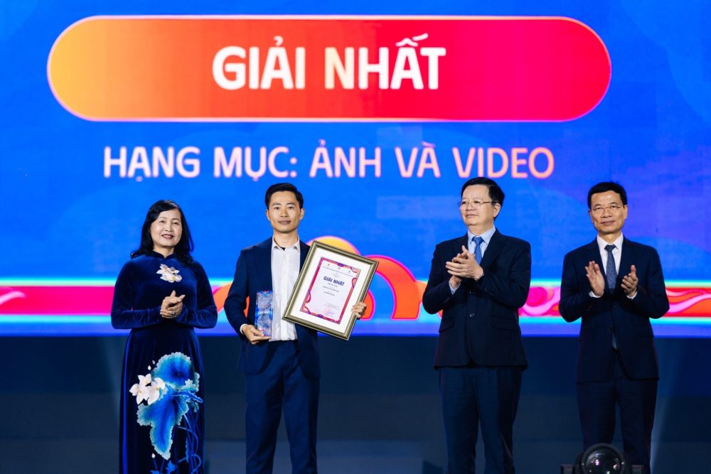 Giải thưởng “Việt Nam hạnh phúc – Happy Vietnam 2025”: Lan tỏa hình ảnh Việt Nam hạnh phúc, nhân văn Giải thưởng “Việt Nam hạnh phúc – Happy Vietnam 2025”: Lan tỏa hình ảnh Việt Nam hạnh phúc, nhân văn