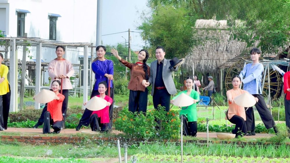 Michael Lang ra mắt ca khúc cổ vũ bà con nông dân vượt lên khó khăn