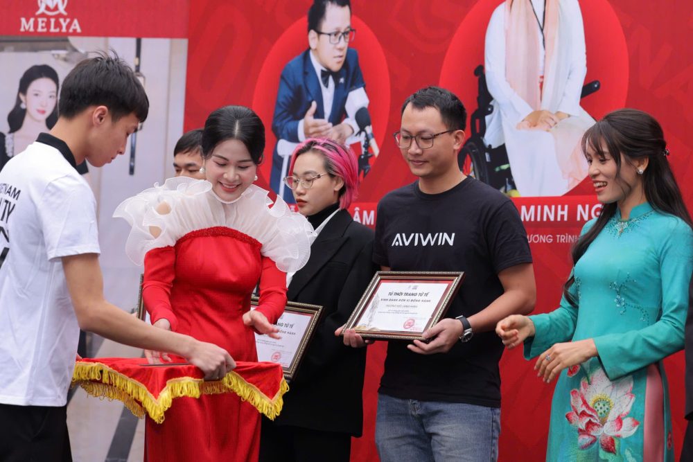 AVIWIN đồng hành cùng ‘Tủ thời trang tử tế’: Lan tỏa giá trị nhân văn từ triết lý kinh doanh bền vững AVIWIN đồng hành cùng ‘Tủ thời trang tử tế’: Lan tỏa giá trị nhân văn từ triết lý kinh doanh bền vững