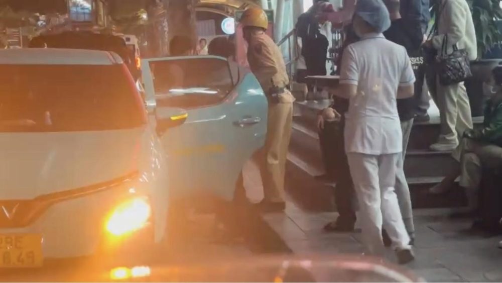 CSGT mở đường đưa sản phụ đau ruột thừa cấp cứu kịp thời