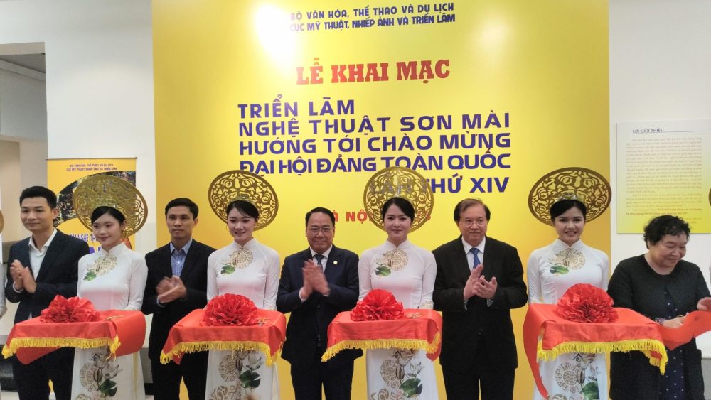 Khai mạc Triển lãm nghệ thuật sơn mài hướng tới chào mừng Đại hội Đảng toàn quốc lần thứ XIV Khai mạc Triển lãm nghệ thuật sơn mài hướng tới chào mừng Đại hội Đảng toàn quốc lần thứ XIV