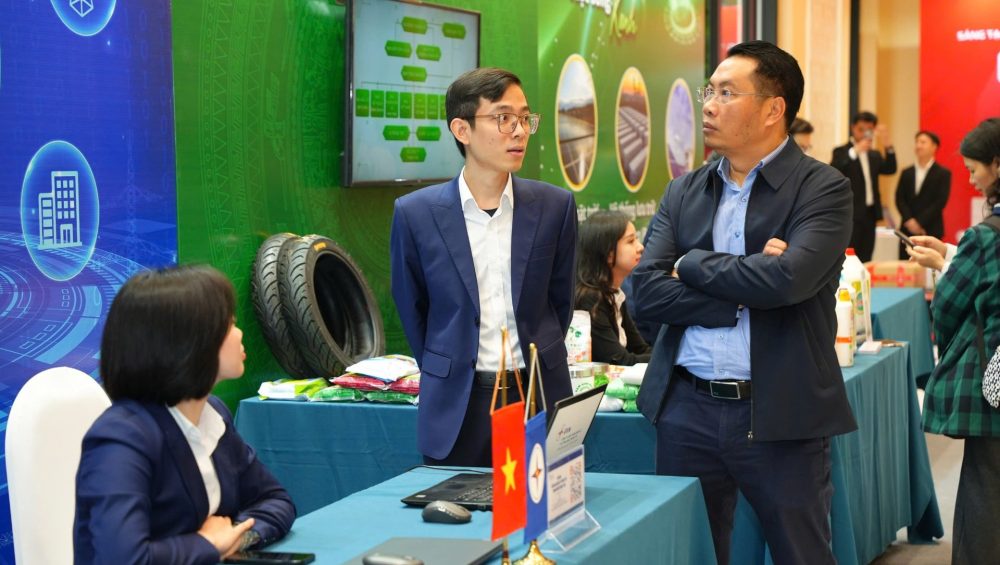 Công nghệ hội tụ tại Diễn đàn Chuyển đổi số ngành Công Thương 2025 Công nghệ hội tụ tại Diễn đàn Chuyển đổi số ngành Công Thương 2025