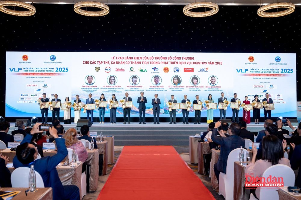 Tạp chí Diễn đàn Doanh nghiệp nhận bằng khen của Bộ Công Thương vì đóng góp phát triển ngành logistics
