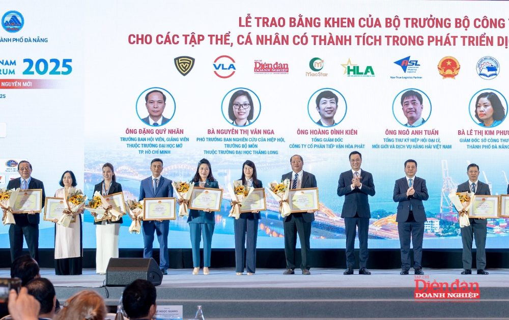 Tạp chí Diễn đàn Doanh nghiệp nhận bằng khen của Bộ Công Thương vì đóng góp phát triển ngành logistics