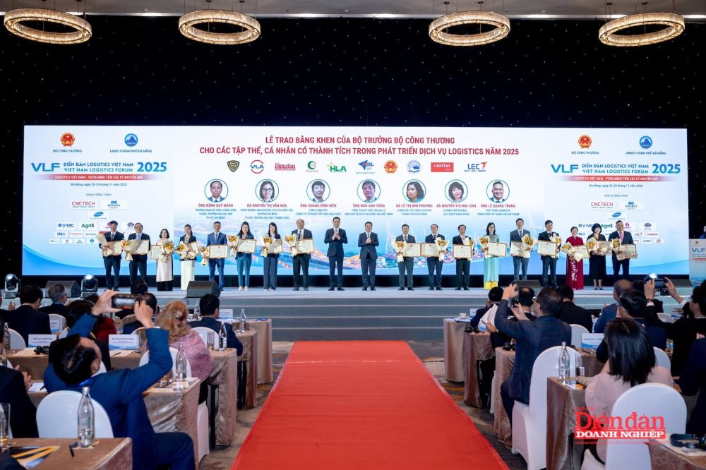 Tạp chí Diễn đàn Doanh nghiệp nhận bằng khen của Bộ Công Thương vì đóng góp phát triển ngành logistics