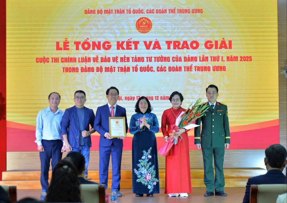 Phóng viên Tạp chí Diễn đàn Doanh nghiệp đạt giải cuộc thi bảo vệ nền tảng tư tưởng của Đảng Phóng viên Tạp chí Diễn đàn Doanh nghiệp đạt giải cuộc thi bảo vệ nền tảng tư tưởng của Đảng