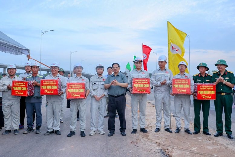 Thủ tướng: Sân bay Long Thành sẽ đón chuyến bay chính thức đầu tiên vào 19/12 Thủ tướng: Sân bay Long Thành sẽ đón chuyến bay chính thức đầu tiên vào 19/12