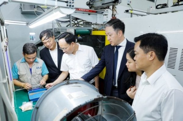 Samsung đồng hành nâng chuẩn công nghiệp hỗ trợ Việt Samsung đồng hành nâng chuẩn công nghiệp hỗ trợ Việt