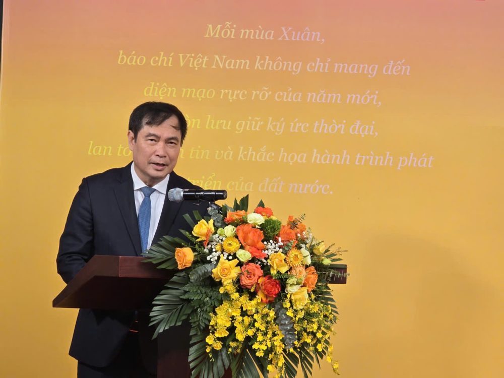 Trưng bày “Từ trang nhất đến trang sử” tôn vinh báo chí cách mạng Việt Nam Trưng bày “Từ trang nhất đến trang sử” tôn vinh báo chí cách mạng Việt Nam