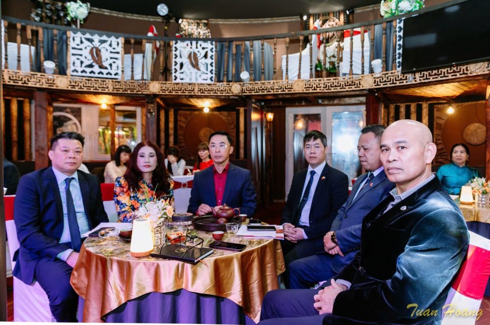 HỘI VHNT VIỆT NAM TẠI CH SÉC: NƠI GẮN KẾT CỘNG ĐỒNG VÀ LAN TỎA GIÁ TRỊ VĂN HÓA VIỆT NƠI XA XỨ HỘI VHNT VIỆT NAM TẠI CH SÉC: NƠI GẮN KẾT CỘNG ĐỒNG VÀ LAN TỎA GIÁ TRỊ VĂN HÓA VIỆT NƠI XA XỨ